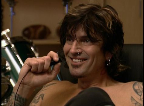 tommy lee goes to college (2005) Dylan Lee, Tommy Lee Motley Crue, Terror Twins, Emo Boyfriend, Motley Crüe, Nikki Sixx, Tommy Lee, Motley Crue, Mötley Crüe