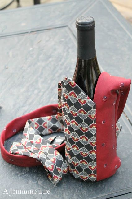 Necktie Wine Tote {Tutorial} - The Girl Creative Neck Tie Projects, Old Neck Ties, Wine Gifts Diy, Quilt Decor, Football Quilt, Men Pictures, Sports Quilts, Necktie Crafts, Tie Ideas