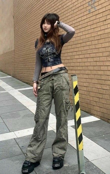 Moda Grunge, 2000s Fashion Outfits, New Rock, Y2k Outfits, Swaggy Outfits, Alternative Outfits, Mode Inspo, Edgy Outfits, 2000s Fashion