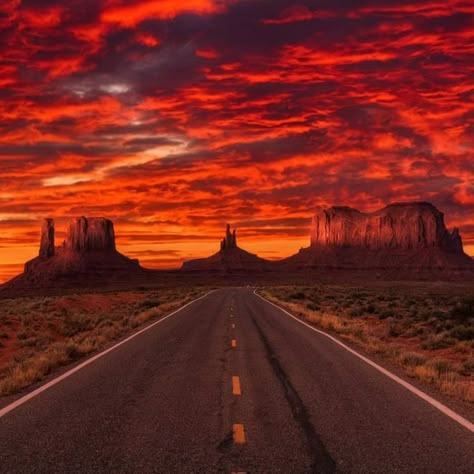 Hike Aesthetic, Clouds And Lightning, Desert Backdrop, Sun Moon Earth, Monument Valley Arizona, Frozen Moments, Moon Earth, Take The High Road, Vintage Arizona