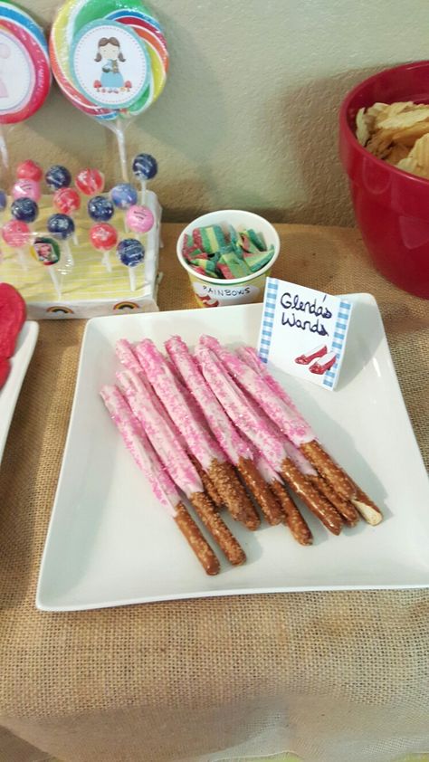 Wizard Of Oz Themed Party Food, Wizard Of Oz Food Ideas, Wizard Of Oz Snack Ideas, Wizard Of Oz Candy Ideas, Wand Pretzel Rods, Wizard Of Oz Party Games, Wizard Of Oz Treats, The Wizard Of Oz Halloween, Wizard Of Oz Musical