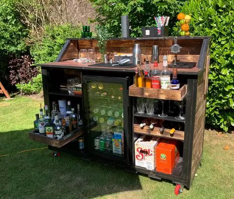 DIY Portable Home-Bar - Imgur Portable Bars For Home, Diy Outdoor Mini Bar, Fun Home Bar Ideas, Cocktail Bar Ideas Home, Outdoor Mobile Bar Ideas, Cocktail Bar Decor Ideas, Mobile Outdoor Bar, Outdoor Portable Bar Ideas, Bar On Wheels Diy