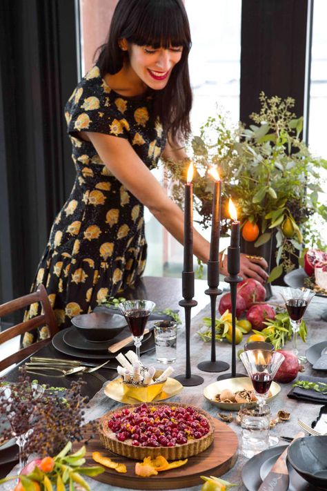 Athena Calderone shares how to set the perfect holiday tablescape: Eye Swoon, Holiday Tablescape, Athena Calderone, Philip Johnson, Holiday Tablescapes, Holiday Table Decorations, Holiday Feast, Holiday Table, Holiday Tables