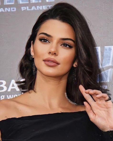 Wedding Makeup For Brown Eyes Olive Skin, Ball Room Makeup, Kendall Jenner Makeup Looks, Kylie Jenner Makeup Looks, Kendall Jenner Maquillaje, Stile Kendall Jenner, Kendall Jenner Makeup, Jenner Makeup, Brunette Makeup