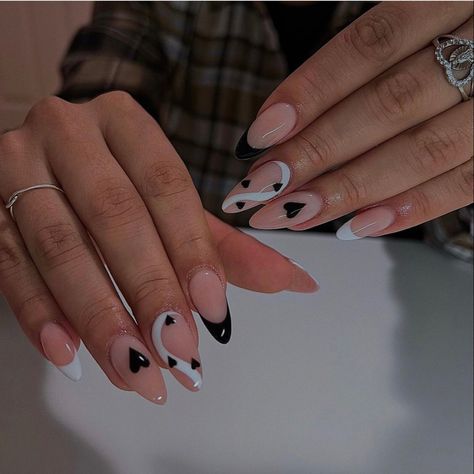 Valentines Almond Nails, White Valentines Day Nails, Black And White Valentines, Cat Claw Nails, Black And Nude Nails, White Almond Nails, Black And White Nail Designs, Black Almond Nails, Valentines Day Nails