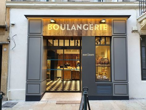 Agencement boulangerie et devanture à Aix en provence - Aménagement et agencement de commerces et restaurants - Konceptor Patisserie Shop, Modern Bakery, Paris Bakery, Patisserie Design, Bakery Shop Design, Bakery Design Interior, Best Bread, Bakery Decor, Storefront Design