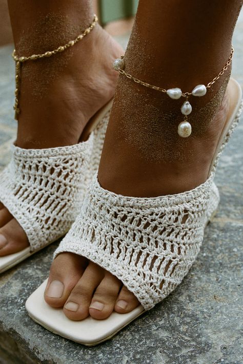 Luxury White Jewelry For Summer, Pearl Anklet With Heels, Beachy Jewelry Pearl, Affordable White Jewelry For Beach Season, Chic Affordable Beach Jewelry, Chic Cheap Beach Jewelry, Luxury Single Strand Jewelry For Beach, Island Soul Jewelry, Jewelry Lookbook