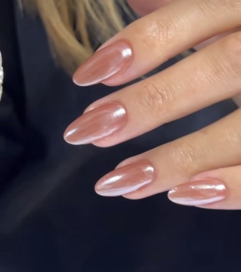 Clean Nail Acrylics, Pearl Shine Nails, Feminine Nails Classy Almond, Nails Olive Skin Tone, Sns Dipping Powder Nails Summer 2023, Coral Pearl Nails, Peach Pearl Nails, Nail Chrome Ideas, Pearl Nails With Design