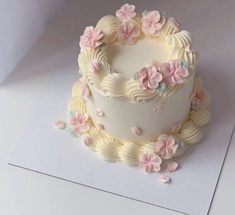 Bolo Vintage, Cherry Blossom Cake, Mini Torte, Cupcakes Decorados, Simple Cake Designs, Cute Baking, Pretty Birthday Cakes, Cute Birthday Cakes, Just Cakes