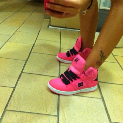 Fresh kicks Nostalgia Fashion, 2010s Nostalgia, Fresh Kicks, Tumblr, Sneakers, Clothes