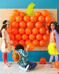 fun decor/game for class Halloween party Diy Halloween Party, Fun Halloween Party Games, Dekorasi Halloween, Halloween Games For Kids, Kids Pop, Harvest Party, Halloween Party Games, Halloween Tags, Theme Halloween