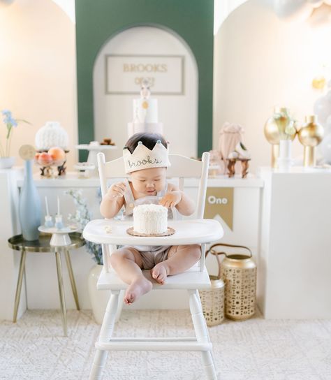 Celebrating Brooks’ first birthday with a “Royal Prince” theme fit for a little king! His mom wanted a design that was classy and elegant, and we brought it to life with subtle yet stunning decor. Every detail was thoughtfully curated to create a unique and regal atmosphere that felt both timeless and special. @sujipark_photography @sugarcakegallery @_dear_flower_ #dmvdohl #koreanfirstbirthday #eventplanner #eventdesign #royalprince Prince Theme, Royal Prince, Event Design, 1st Birthday, First Birthdays, Bring It On, Birthday, Design