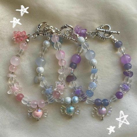 Candy Bracelets, Pretty Jewelry Necklaces, Bracelet Craft Diy, Diy Bracelets Patterns, Magical Jewelry, Beads Bracelet Design, Beaded Jewelry Designs, Jewelry Accessories Ideas, Matching Jewelry