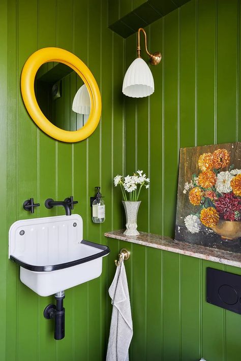 Kelly green paneled powder bathroom with yellow mirror. Ribbed Tile, Cloakroom Ideas, Marble Worktops, Patterned Armchair, Victorian Townhouse, England Homes, Downstairs Loo, Bold Decor, Custom Headboard