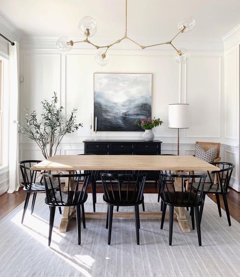 Transitional Dining Room Decor, Modern Traditional Home, Neutral Dining Room, Black Chairs, Transitional Dining Room, Spindle Dining Chair, House Dining Room, Dining Room Remodel, Dinning Room Design