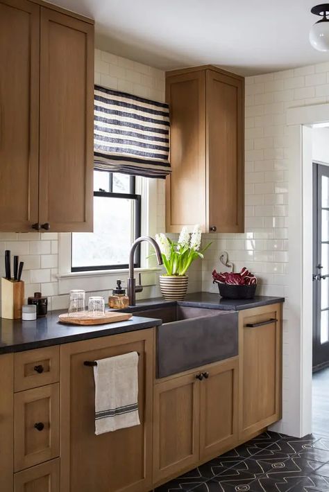 Love the white subway tile, wood kitchen cabinets, and black matte handles in this kitchen. Modern Farmhouse Kitchen Cabinets, Earthy Kitchen, Dark Wood Kitchen Cabinets, Farmhouse Kitchen Inspiration, Stone Farmhouse, Farmhouse Kitchen Cabinets, New Kitchen Cabinets, Design 101, Kitchen Cabinets Makeover