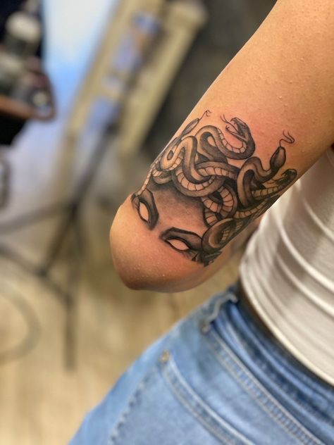 Medusa Tattoo Design, Forearm Tattoo Women, Medusa Tattoo, Greek Tattoos, Leg Tattoos Women, Dope Tattoos For Women, Stylist Tattoos, Thigh Tattoos Women, Discreet Tattoos