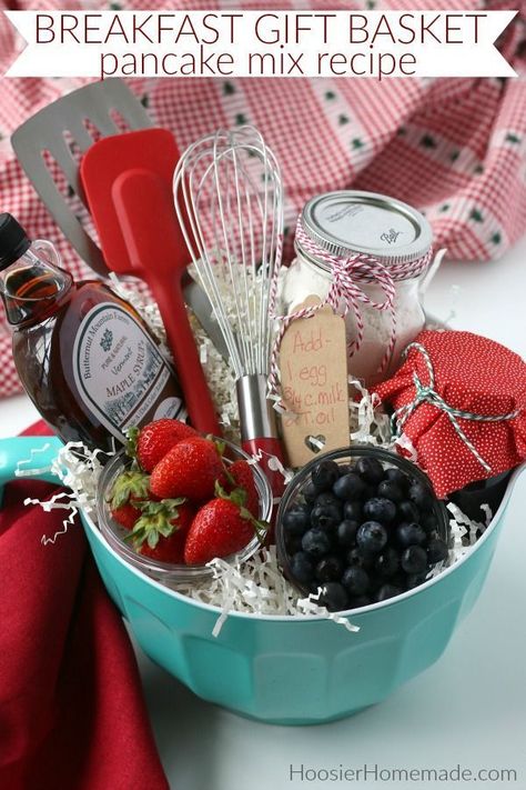 Breakfast Gift Basket | This easy to put together gift basket comes with Homemade Pancake Mix and yummy toppings too! #pancakes #homemadepancakes #giftbasket #giftbasketideas Pancake Mix Gift Basket, Breakfast Basket Ideas, Pancake Gift Basket Ideas, Breakfast Basket Gift Ideas, Breakfast Gift Basket Ideas, Diy Prizes, Wedding Thaals, Pancake Gift Basket, Pancake Gift