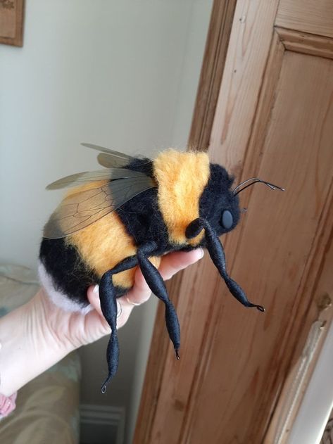 Needle Felt On Crochet, Cool Needle Felting Ideas, Aesthetic Needle Felting, Needle Felt Bee, Needle Felting Aesthetic, Aesthetic Etsy Finds, Needle Felt Sculpture, Needle Felted Creatures, Needlefelt Animal