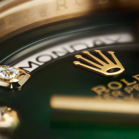 Luxury Watches Wallpaper, Rolax Man Watch, Rolex Aesthetic Wallpaper, Rolex Asthetic Picture, Green Aesthetic Luxury, Rolex Branding, Rolex Background, Green Luxury Aesthetic, Rolex Wallpapers