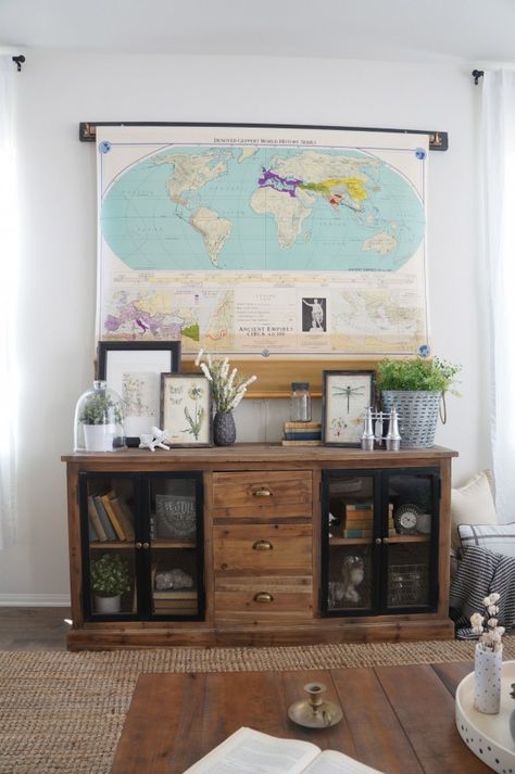 Roll Up Map to Cover Flat Screen http://theinspiredroom.net/2015/07/10/brilliant-solution-for-hiding-a-flat-screen-tv/ Ruang Tv, Hidden Tv, Tv Covers, Tv Wall Decor, Web Images, Wall Mounted Tv, Mounted Tv, Woven Wall Hanging, Closet Bedroom