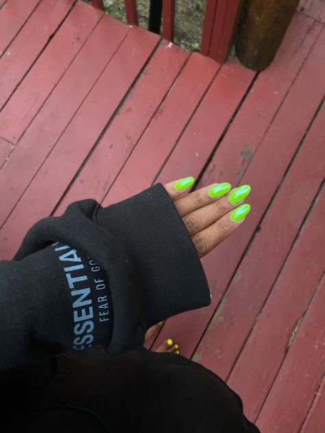 Chrome Neon Green Nails, Lime Chrome Nails, Neon Green Chrome Nails, Lime Green Chrome Nails, Neon Lime Nails, Lime Green Nails Design, Neon Green Nail Designs, Neon Chrome Nails, Green Chrome Nails Designs