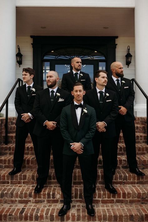 Brides First Look With Groomsmen, Wedding Photography Bridesmaids Groomsmen, Wedding Photoshoot Group, Wedding Photo Ideas For Groom, Wedding Poses Family Group Shots, Groomsman Poses Photo Ideas, Grooms Pictures Groomsmen Photo Ideas, Wedding Picture Ideas Groomsmen, Wedding Photo Ideas For Photographers Group Shots