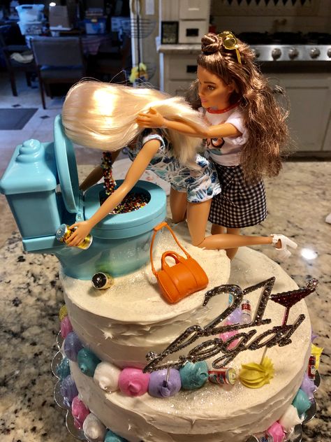 Drunk Barbie Cake, 17. Geburtstag, 21st Bday Ideas, 21st Cake, 21st Birthday Cakes, 21st Party, Funny Birthday Cakes, 18th Birthday Cake, 21st Birthday Cake