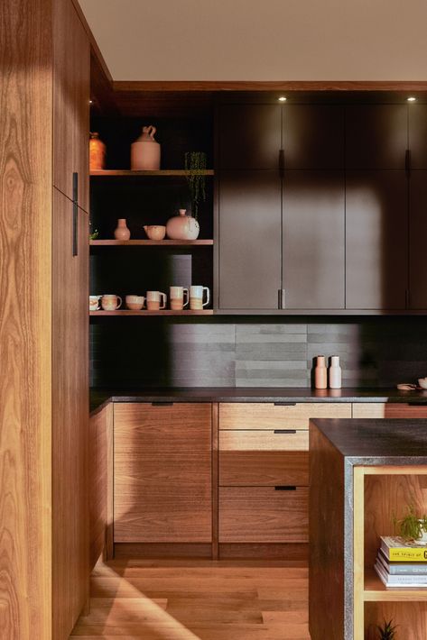 Modern open shelving in dark walnut kitchen Modern Cabin Kitchen Cabinets, Modern Walnut Cabinets, Walnut Kitchen Black Counter, Walnut And Black Kitchen, Black And Walnut Kitchen, Wood Kitchen Cabinets Modern, Kitchen Wooden Cabinets, Kitchen Black And Wood, Walnut Cabinets Kitchen