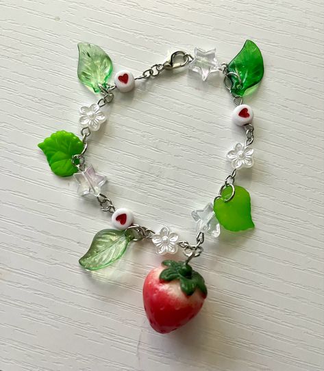 Strawberry Jewelry Aesthetic, Strawberry Necklace Aesthetic, Strawberry Things Aesthetic, Strawberry Shortcake Bracelet, Strawberry Bead Bracelet, Strawberry Accessory, Summer Jewelry Diy, Pretty Beaded Jewelry, Strawberry Accessories