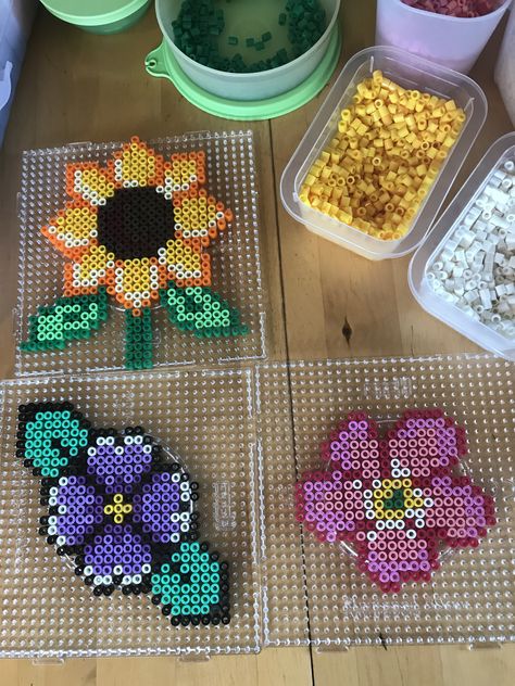 Hamabeads Hamapärlor Sunflower Hamaflower Hamablommor Solros Pärlplatta Perel Beads Patterns Art, Beautiful Perler Bead Patterns, Perler Bead Sunflower Patterns, Hama Beads Sunflower, Yellow Perler Beads Ideas, Fused Bead Art, Perler Sunflower, Perler Beads Flower Pattern, Ironing Beads Ideas Aesthetic