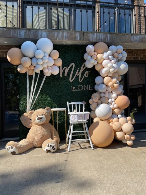 Teddy Bear Theme🧸 #firstbirthdayparty #teddybears #balloons #party #balloondecor #summerparty #birthday #balloonstylist #balloongarland Teddy Bear Bday Party Ideas, Teddy Decoration Party, Teddy Bear Theme Balloon Arch, Bear Theme Party Decoration, Teddy Bear Theme Party 1st Birthdays Blue, Teddy Balloon Decoration, Teddy Theme Decor, 1st Birthday Party Ideas Teddy Bear, Teddy Bear Birthday Party Decoration