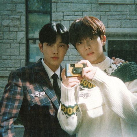 Hongjoong Jongho, Choi Jong-ho, Song Min-gi, Old Camera, Forever Yours, Kim Hongjoong, Extended Play, One Team, Kpop Wallpaper