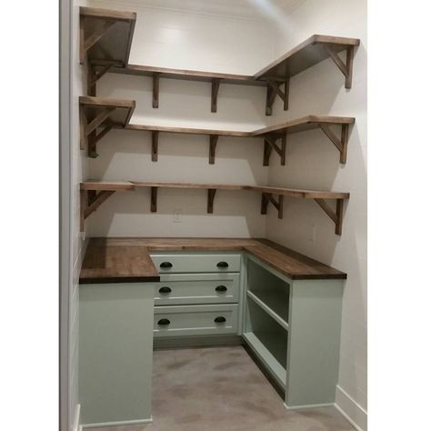 “Dream pantry is complete! Walls shiplap and painted @sherwinwilliams White Dove. Cabniets are @benjaminmoore Antique Jade and hardware is from…” Pantry Layout, Dream Pantry, Shop Barndominium, Kabinet Dapur, Pantry Shelving, Casa Country, Kitchen Pantry Design, Butler's Pantry, Pantry Design