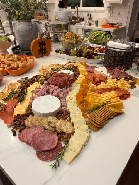 Cheese Board For 30 People, Charcuterie Board On Parchment Paper, Charcuterie Board Ideas On Brown Paper, Charcuterie Board Large Table, Charcuterie Board On Counter Top, Charcuterie On Parchment Paper, Meat And Cheese Table Display, Large Charcuterie Board On Island, 10 Person Charcuterie Board