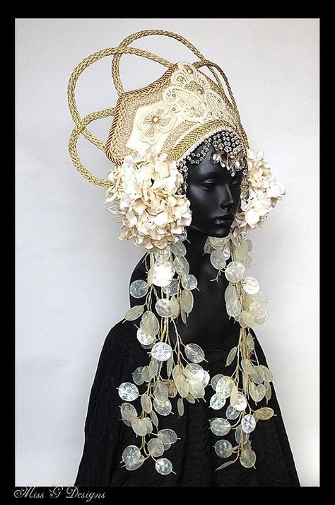 Empress Headdress, MissGDesignsShop Etsy $400 Empress Headdress, Fantasy Costumes, Fantasy Clothing, Tiaras And Crowns, Fantasy Fashion, Kate Moss, Mode Vintage, Character Outfits, Costume Design