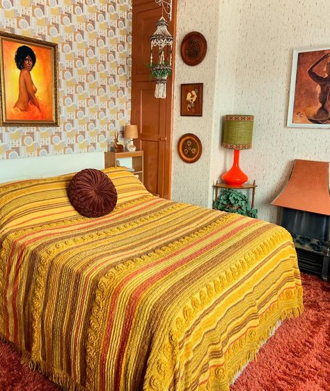 Instagram 70s House Interior, 70s Bedroom, 70s Interior Design, 70s House, 70s Interior, Retro Color Palette, 70s Home, New Flooring, Eclectic Furniture