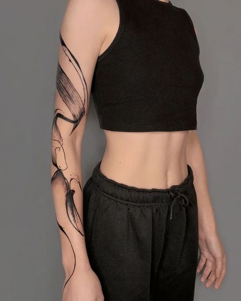 Brushstroke Tattoo Arm, Tattoo Lines Arm, Grafic Tattoos, Abstract Tattoo Arm, Brushstroke Tattoo, Abstract Line Tattoo, Best Feminine Tattoos, Arm Tattoos Color, Line Tattoo Arm