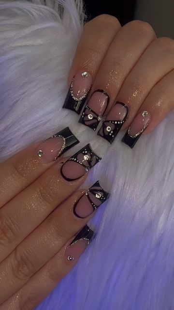 Litzy Acevedo Cedillo on Instagram: "Look At These Cuties 🖤🥹 - @elegancenailsupply - Passion - Ultra Gloss Topcoat Code 🖤LITZY🖤 - @txnailsupplies -XL Straight Tapered Squared Tips -Pink Glue 🖤LITZYTEN🖤 - ( I Don’t Offer Short Nails Anymore Since I Already Have A Good Amount Of Clients That Do Short Nails) - - - - - - - - - - - - - - - #black #blacknails #butterfly #butterflies #butterflynails #shorties #shortnails #reels #reelsinstagram #frenchtips" Short Black Acrylic Nails Designs, Black Acrylic Nails Short, Shorties Nails, Black Acrylic Nail Designs, Black Acrylic Nails, Short Square Acrylic Nails, Long Acrylic Nails Coffin, Long Acrylic, Nails Black