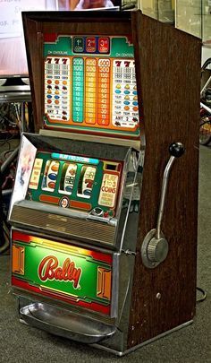 Vintage Slot Machines, Slot Machines For Sale, Jack O'connell, Slot Machine Cake, Machine Video, Slot Machine Party, Coin Slot, Slot Car Tracks, Pinup Art