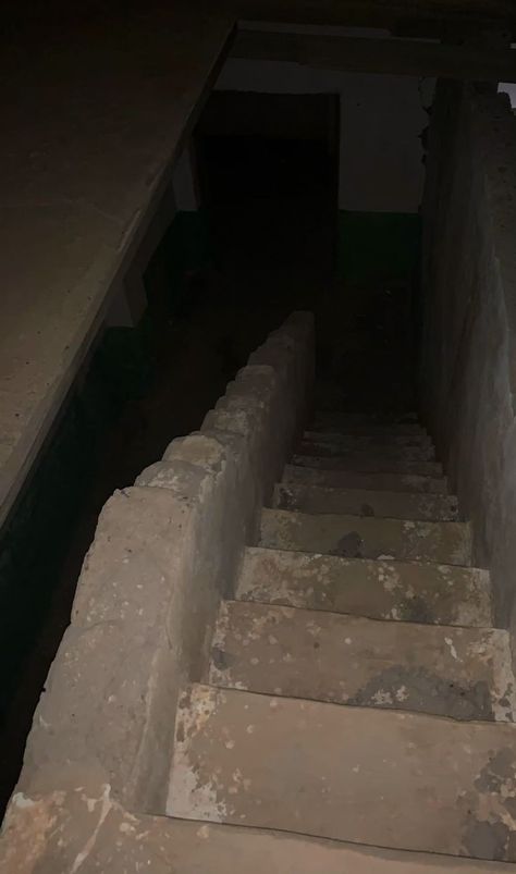 Abandoned Places Creepy Dark, Creepy Liminal Spaces, Scary Places Aesthetic, Dark Abandoned Places, Abandoned House Aesthetic, Creepy Stairs, Dark Liminal Space, Scary Abandoned Places, Liminal Spaces Creepy