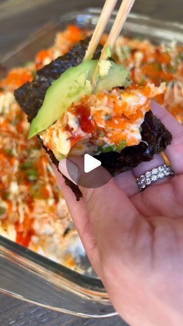 Hawaii's Best Kitchens on Instagram: "RECIPE SALMON SUSHI BAKE!!  Ingredients: 1 lb imitation crab meat 2 pcs of salmon 8 oz cream cheese 1/2 cup kewpie mayo 2 tbsp sriracha  4 cups cooked sushi rice 3 tbsp rice vinegar 1 tbsp mirin 1/8 tsp of salt Furikake seasoning 4 tbsp masago Green onions Fried shallots  Roasted seaweed sheets 1 avocado   First step is to wash and cook your rice, preferably on the sushi rice setting if you have it. Otherwise cook on the regular white rice setting. Season salmon with salt, pepper, garlic powder and paprika. Air fry for about 7-8 minutes. Add imitation crab meat to a bowl along with salmon, cream cheese, kewpie mayo and sriracha. Mix all the ingredients together.   Once the rice is cooked, add to a 9x13 baking dish. Add sushi rice vinegar, mirin and sal Baked Sushi Recipe, Salmon Sushi Bake, Season Salmon, Cooked Sushi, Crab Sushi, Sushi Rice Recipes, Roasted Seaweed, Kewpie Mayo, Sushi Bake