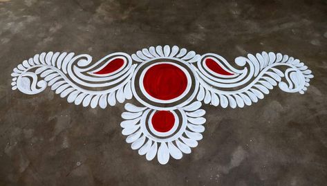 Tulsi Painting Ideas, Chitta Design, Alpona Border Design, Muruja Jhoti, Paint Rangoli Designs On Floor, Kalash Rangoli Designs, Alpona Painting, South Indian Rangoli, Kalka Design