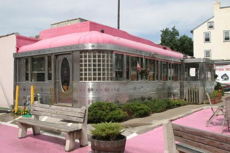 Pink Diner - Love the pink pavement & roof! Pink Diner, Cony Island, 50's Diner, 50s Diner, Vintage Diner, Sims Builds, Pink Stuff, Retro Diner, American Diner