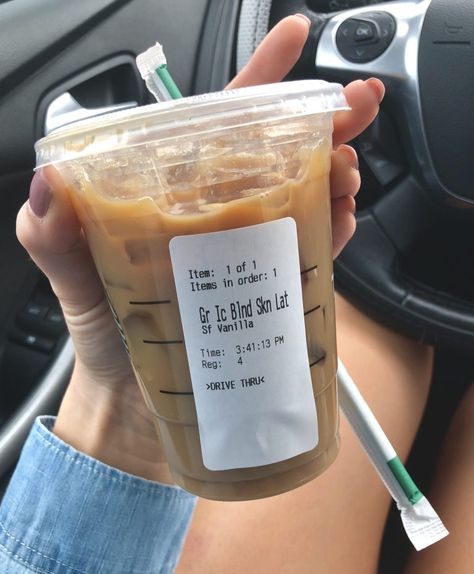 My Top 6 Low Calorie Drinks from Starbucks – Brogan + Lynn Drinks From Starbucks, Low Calorie Starbucks Drinks, Low Carb Starbucks, Iced Starbucks Drinks, Healthy Starbucks Drinks, Starbucks Coffee Drinks, Low Calorie Drinks, Healthy Starbucks, Coffee Hacks