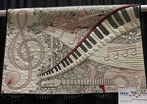 Shimmering Symphony by Karlee Porter, One of the best music theme quilts I've seen. Look at the quilting in this! Music Quilt, Colchas Quilting, International Quilt Festival, Post Facebook, Landscape Quilts, Quilt Festival, Piano Keys, Musical Notes, Patchwork Quilt