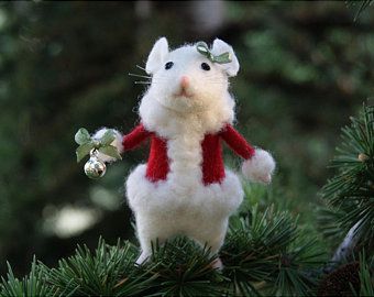 Svg Files For Cricut Wool Felt Orniments, Felt Mice Christmas Tree, Wool Christmas Tree Tutorial, Christmas Wreath Felting, Felted Animal Wreath, Needle Felt Wreath Christmas, Needle Felted Advent Calendar, Hair Accessories Red, Needle Felted Mouse