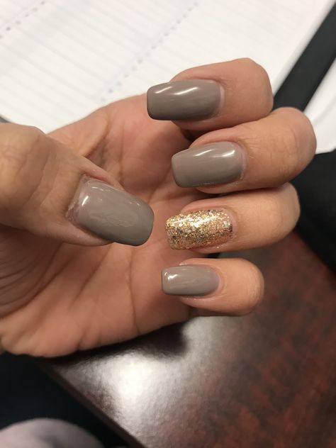 Greige Nails With Glitter, Brownish Gray Nails, Grey And Gold Nail Designs, Gray Gold Nails, Gold And Gray Nails, Grey Gold Nails, Gray And Gold Nails, Grey And Gold Nails, Mom Nails