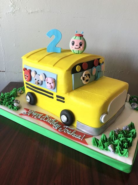 Bus Cake Ideas, Wheels On The Bus Cake, Cocomelon Birthday Cake, School Bus Cake, Cars Cake Design, Bus Cake, Twin Birthday Cakes, Rainbow Themed Birthday Party, Coco Melon