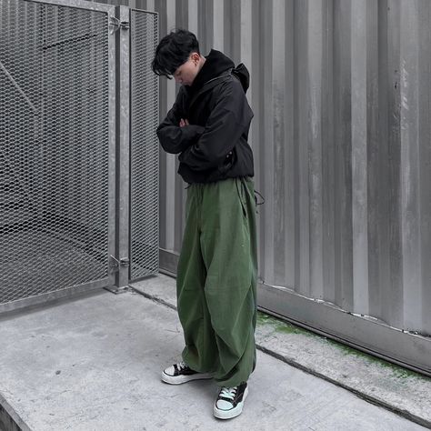 Parashoot Pants Outfit Men, Brown Parachute Pants Outfit Men, Mens Parachute Pants Outfit, Parachute Jacket Outfit, Mens Parachute Pants, Parachute Pants Outfit Men, Parachute Pants Men, Cropped Shirt Outfit, Green Parachute Pants